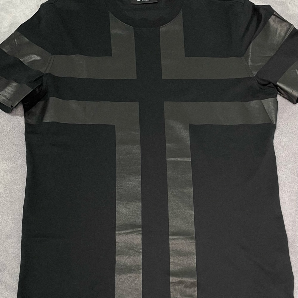 GIVENCHY CROSS UK LOGO ( LIMITED EDITION )